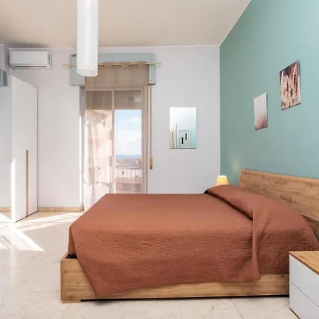 Nicola House דירה