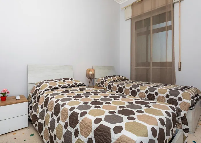 Nicola House דירה