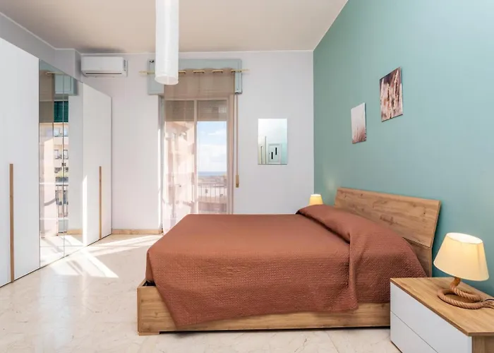 Nicola House דירה